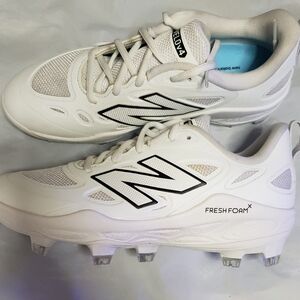 NEW BALANCE White  VELOv4 FRESH FOAM  Softball Cleats New Without Box